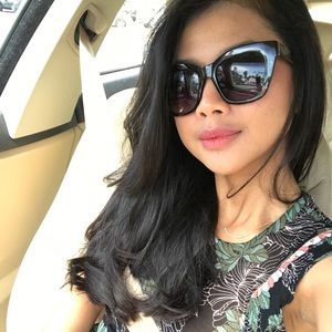 Meet your Posher, Evi